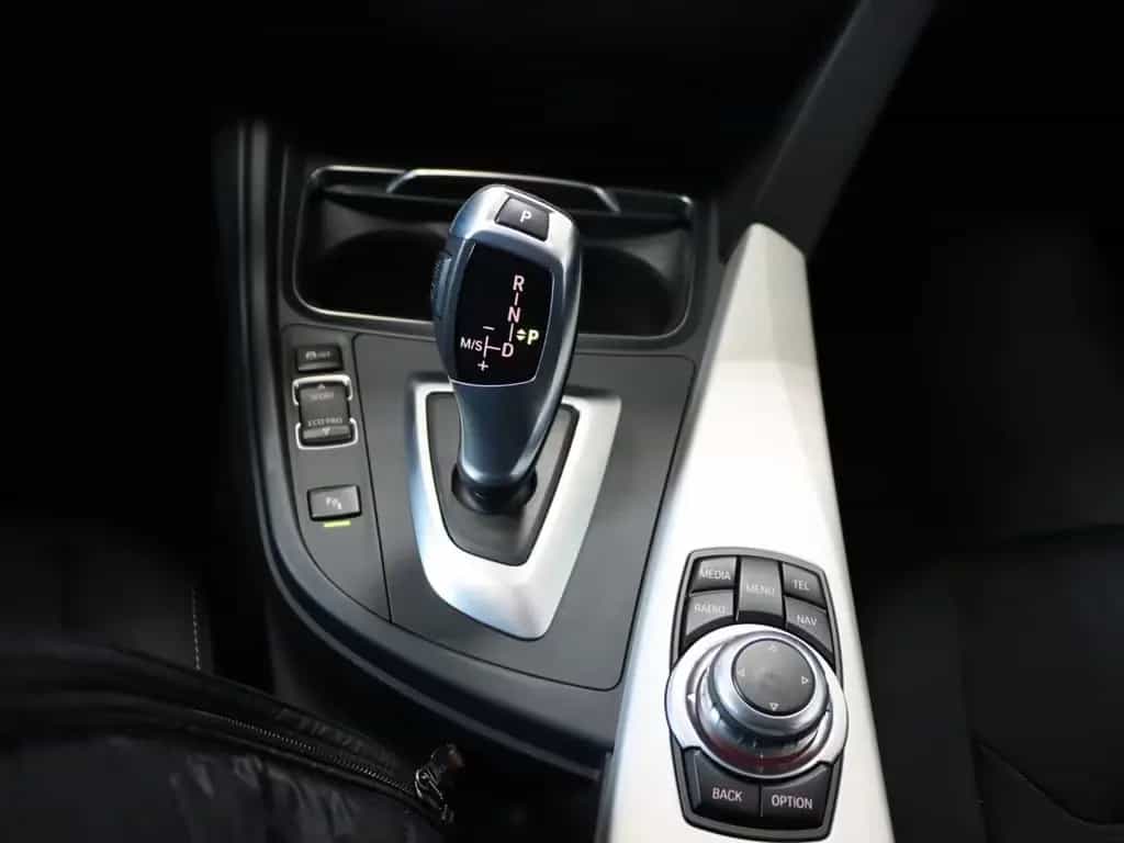 BMW 318 Advantage LED SH 09/2017-photo-17