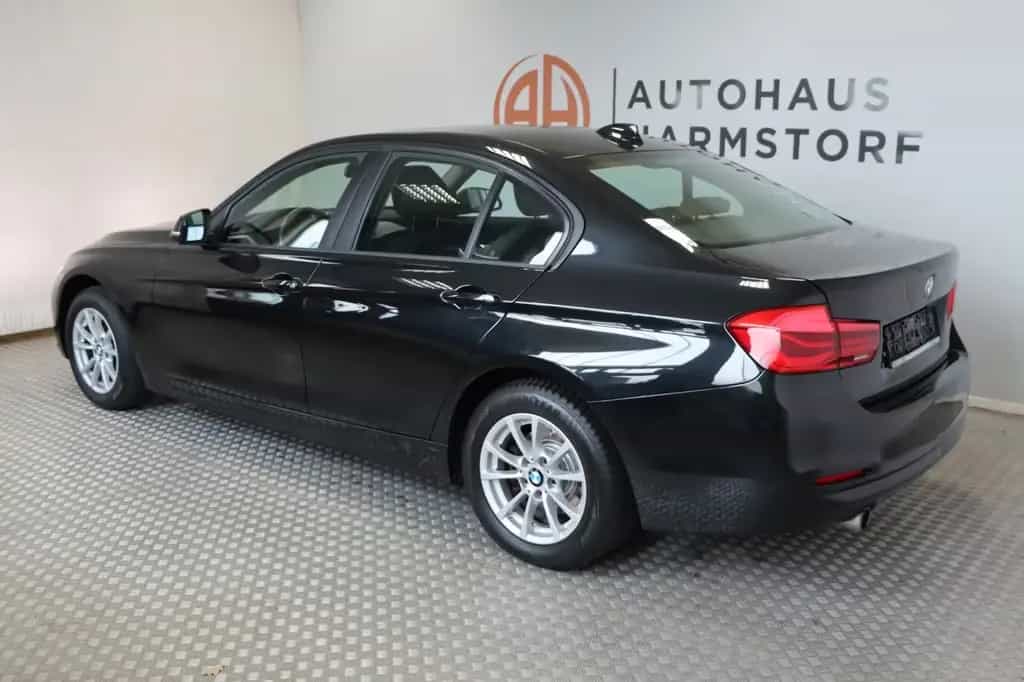 BMW 318 Advantage LED SH 09/2017-photo-2