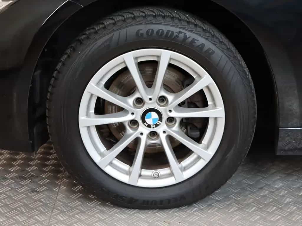BMW 318 Advantage LED SH 09/2017-photo-21