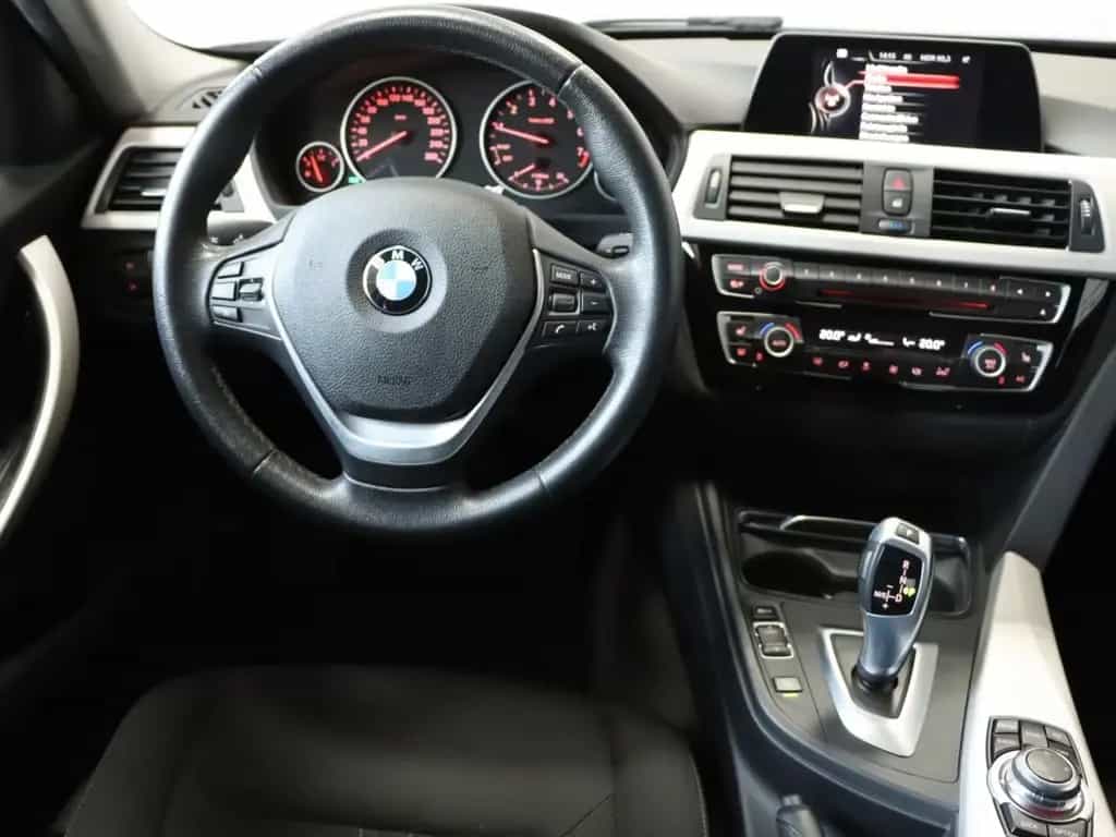 BMW 318 Advantage LED SH 09/2017-photo-8
