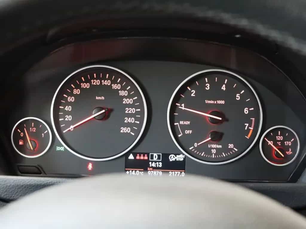 BMW 318 Advantage LED SH 09/2017-photo-9