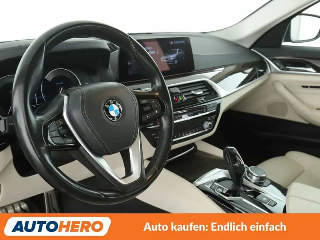 BMW 530 d Luxury Line Aut.*NAV*LED*HUD*TEMPO*CAM* 04/2017-photo-10