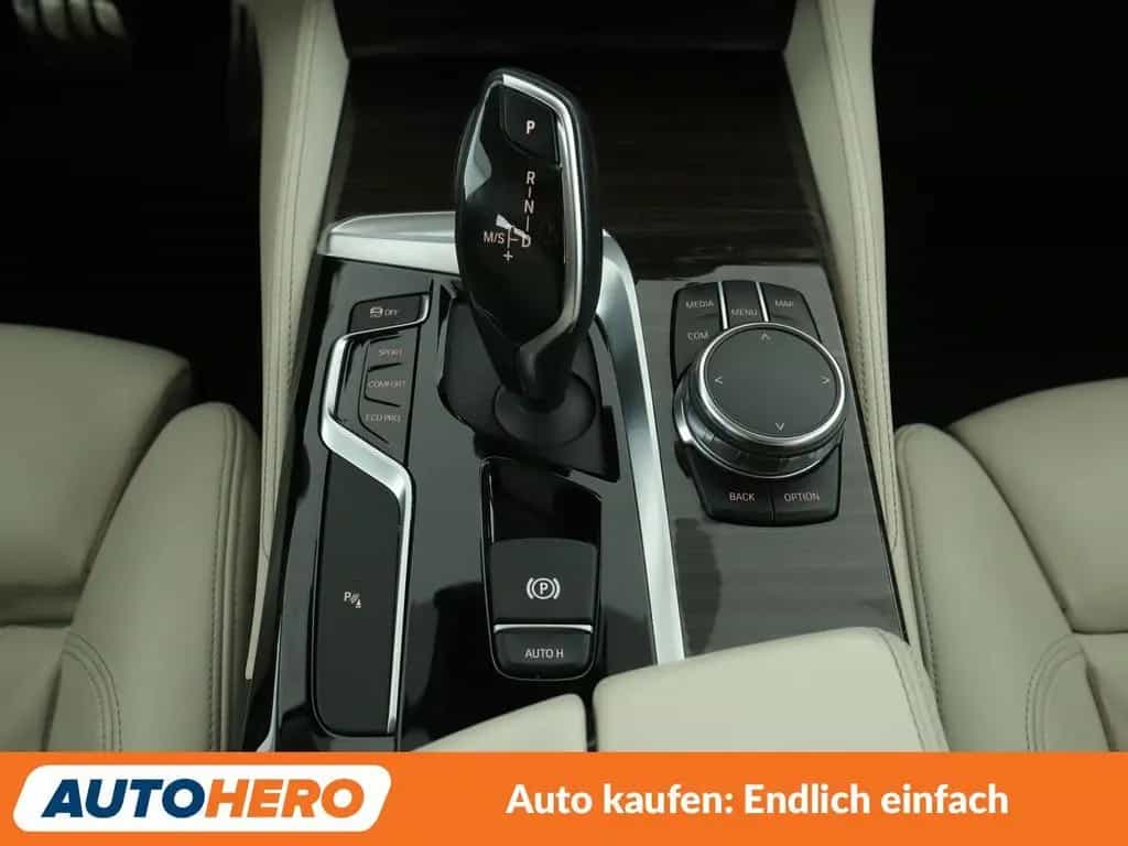 BMW 530 d Luxury Line Aut.*NAV*LED*HUD*TEMPO*CAM* 04/2017-photo-23
