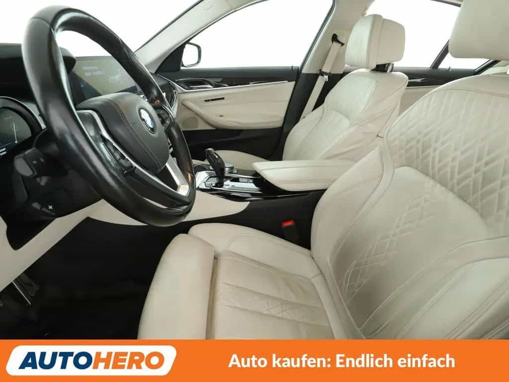 BMW 530 d Luxury Line Aut.*NAV*LED*HUD*TEMPO*CAM* 04/2017-photo-9