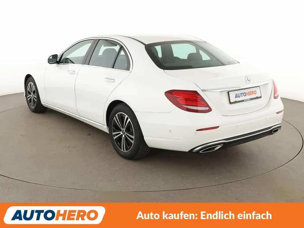 Mercedes-Benz E 300 Mild-Hybrid Avantgarde Aut. *HUD*LED*360°* 01/2021-photo-3
