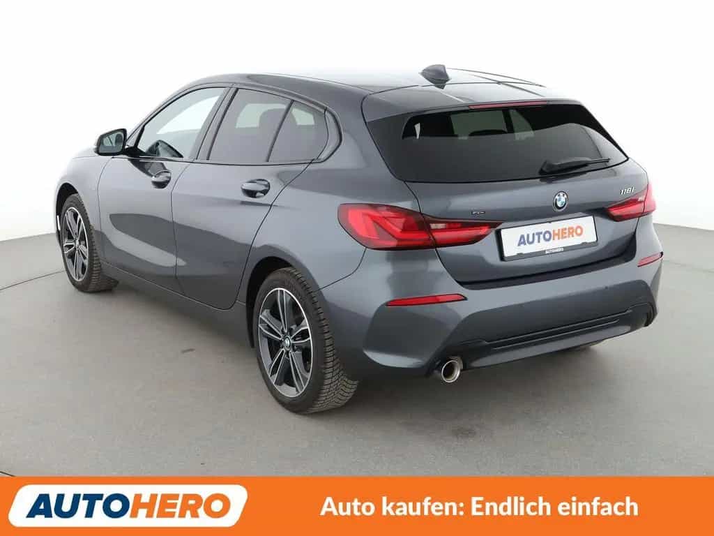 BMW 118 1er 118i Sport Line Aut.*HEADUP*LED*TEMPO*PDC*SH 05/2021-photo-3