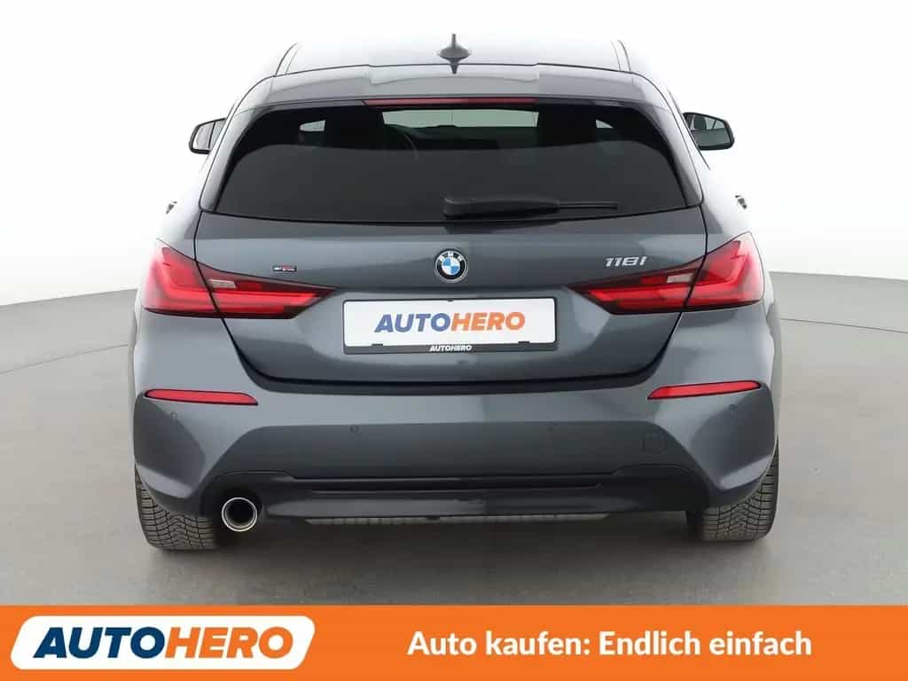 BMW 118 1er 118i Sport Line Aut.*HEADUP*LED*TEMPO*PDC*SH 05/2021-photo-4