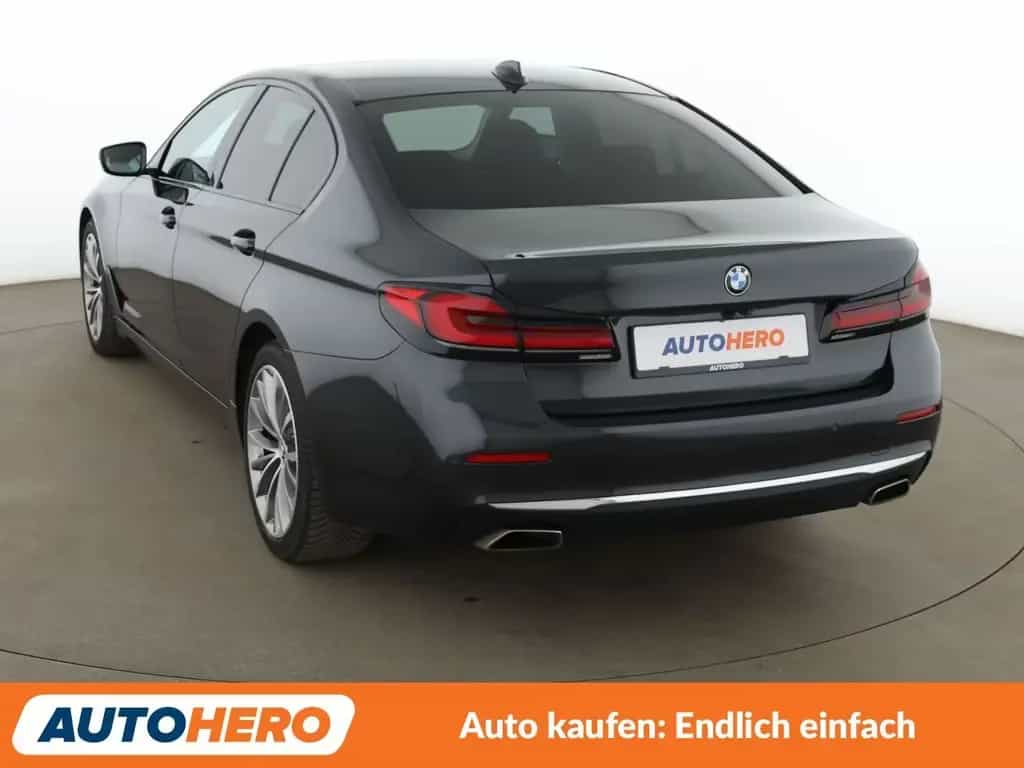 BMW 530 5er 530d Luxury Line Aut.*NAVI*HEAD-UP*LED*ACC* 06/2021-photo-3