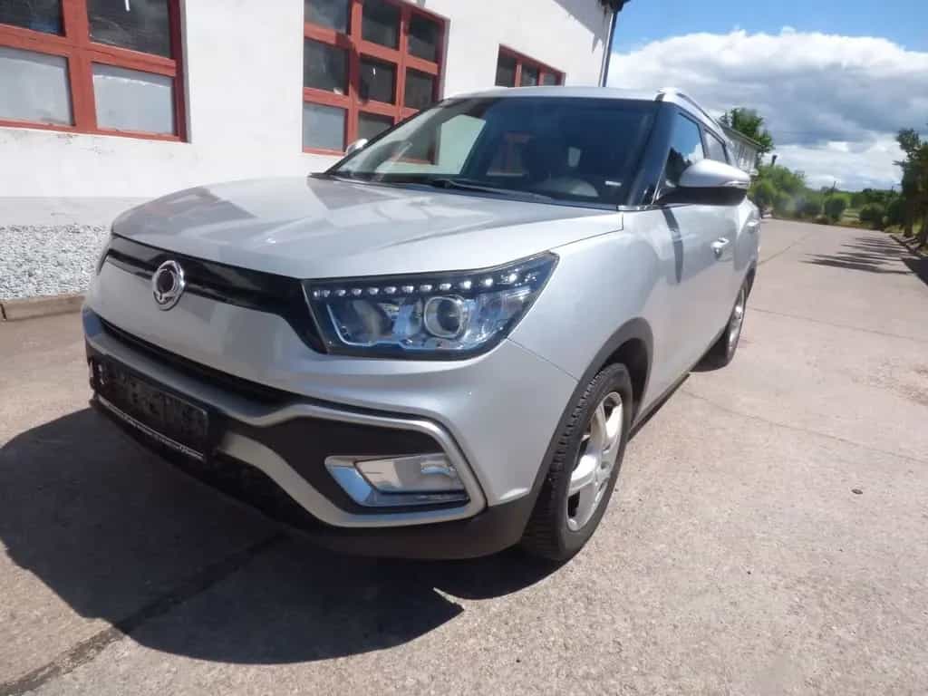 Ssangyong XLV 1,6 , Allrad , AHK, Automatik, 1 Hand 10/2016-photo-2
