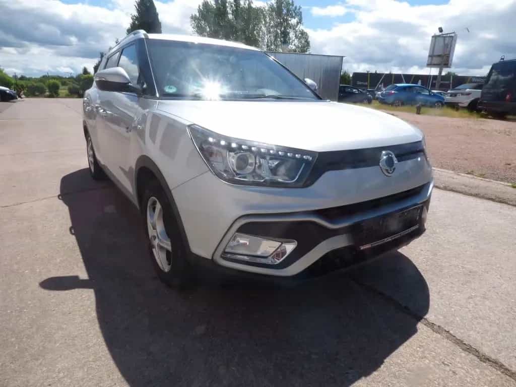 Ssangyong XLV 1,6 , Allrad , AHK, Automatik, 1 Hand 10/2016-photo-4