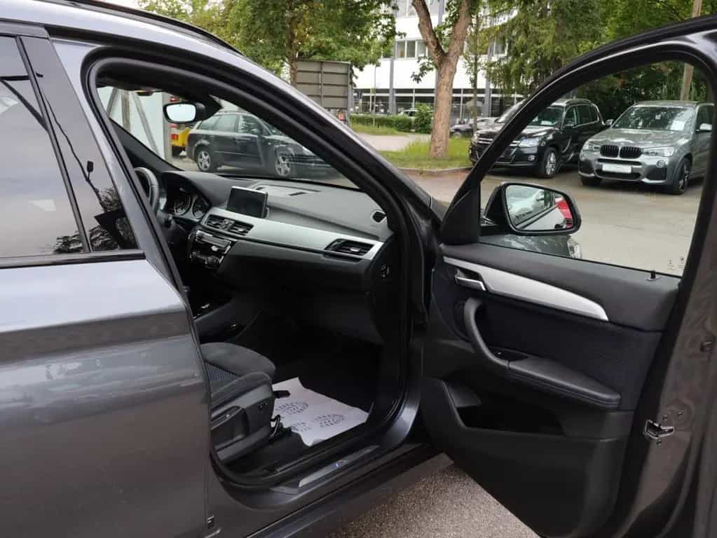 BMW X1 xDrive 20 i M Sport Aut. LED-HUD-AHK-NAVI-RFK 06/2016-photo-30