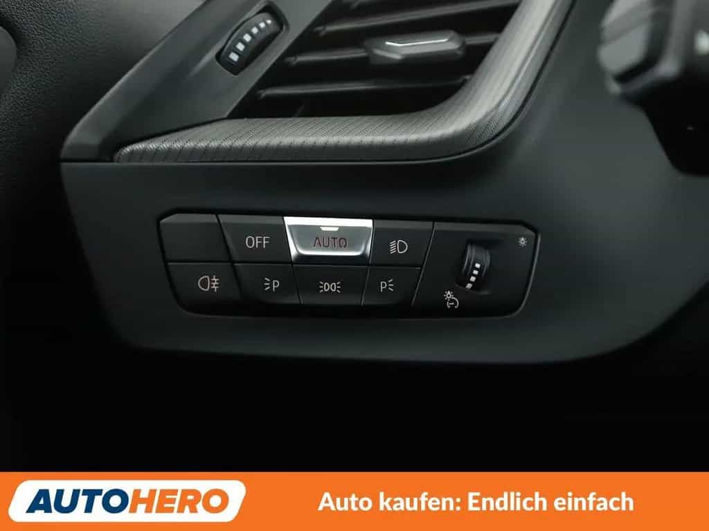 BMW M135 i xDrive Aut.*NAVI*LED*HUD*TEMPO*PDC* 08/2020-photo-27
