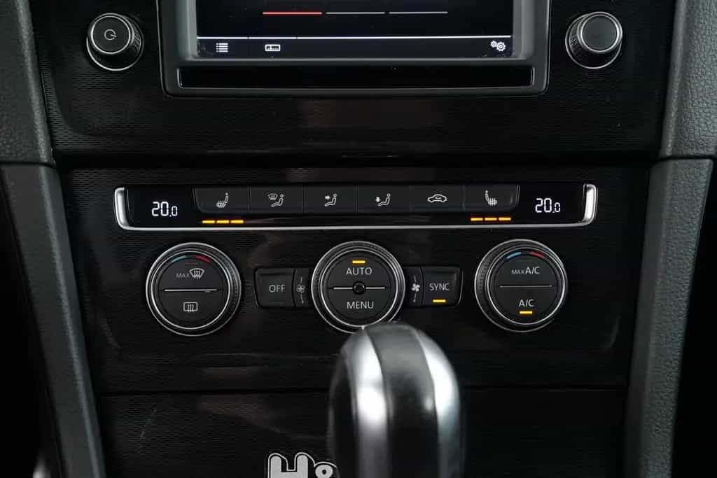 Volkswagen Golf VII GTI PERFORMANCE 2.0TSI DSG NAVI+TÜV NEU 02/2017-photo-25