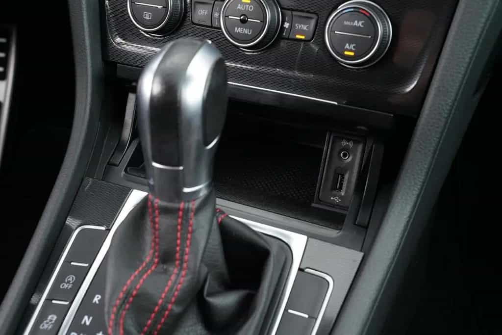 Volkswagen Golf VII GTI PERFORMANCE 2.0TSI DSG NAVI+TÜV NEU 02/2017-photo-26