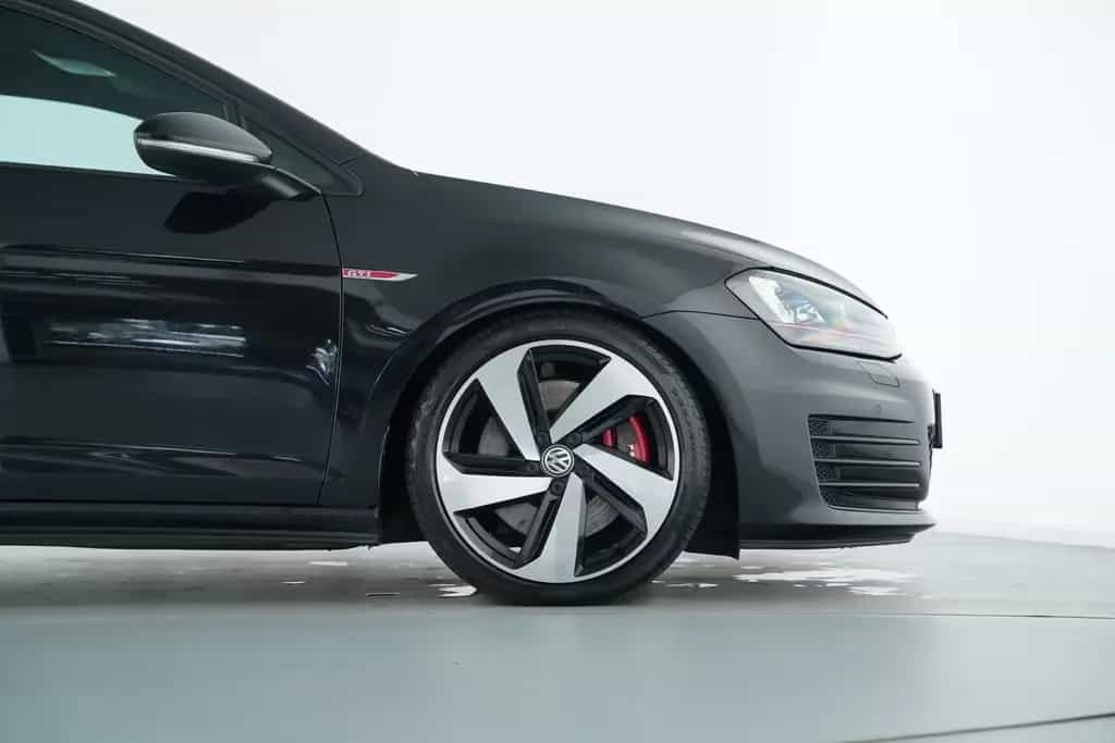 Volkswagen Golf VII GTI PERFORMANCE 2.0TSI DSG NAVI+TÜV NEU 02/2017-photo-4