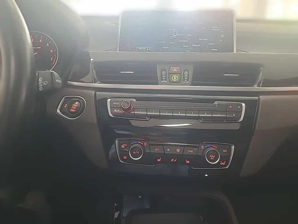 BMW X1 xDrive 20 i xLine Park-Assistent HUD Panorama 04/2017-photo-9