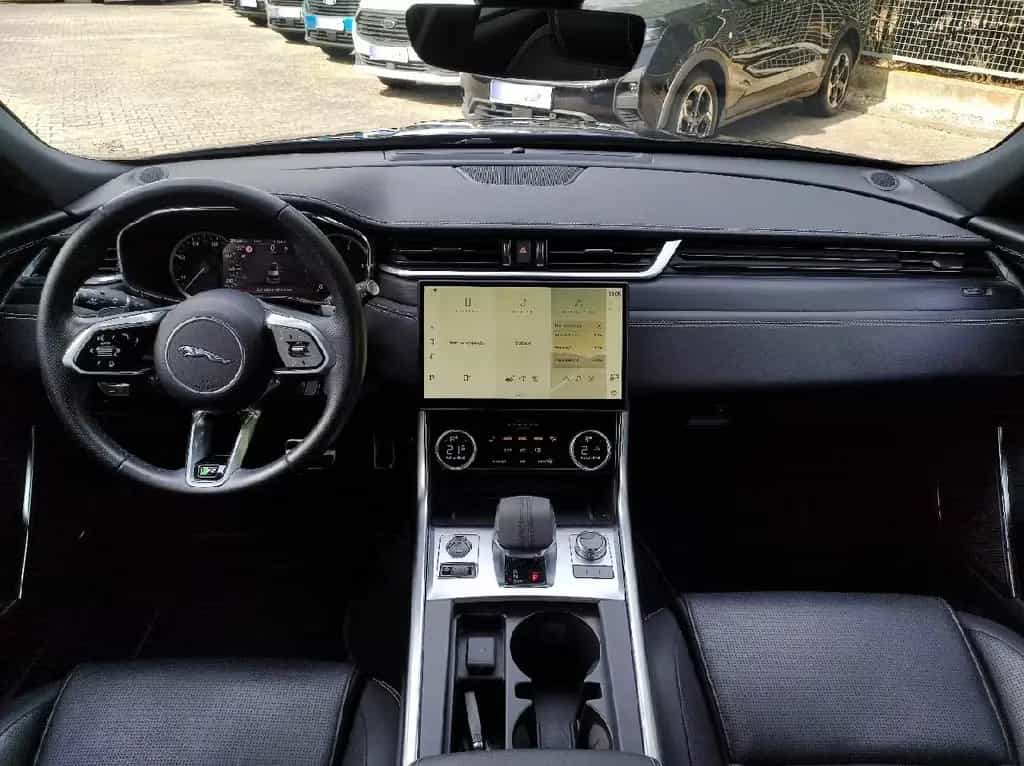 Jaguar XF SB R-Dynamic Black Autom AWD LED Navi.AHK 06/2023-photo-10
