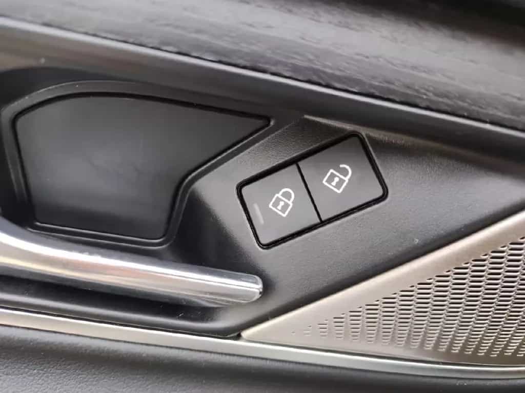 Jaguar XF SB R-Dynamic Black Autom AWD LED Navi.AHK 06/2023-photo-19