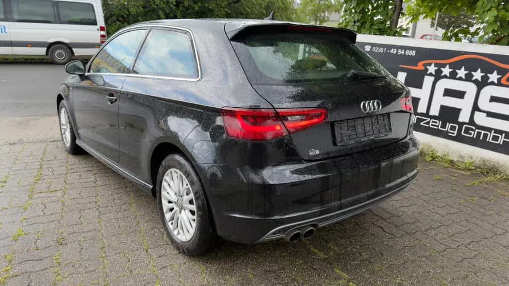 Audi A3 1.8 FSI S-Line quattro / Automatik - Allrad / 11/2013-photo-1