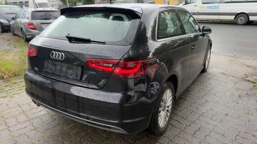Audi A3 1.8 FSI S-Line quattro / Automatik - Allrad / 11/2013-photo-2