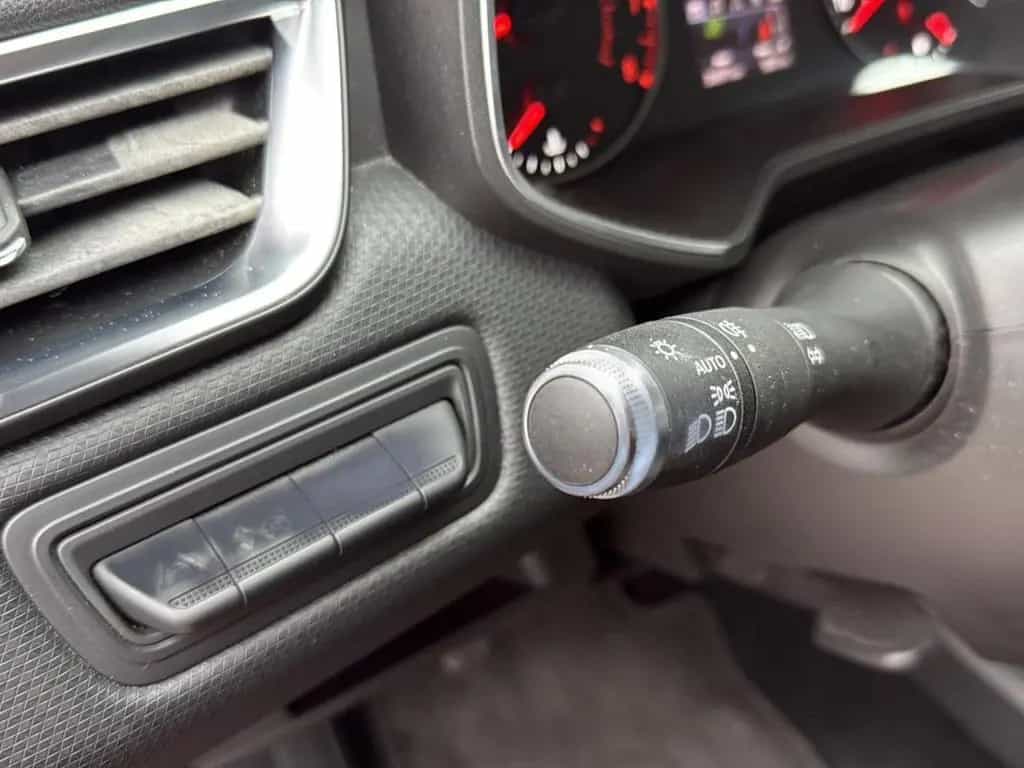 Renault Clio Experience Bluetooth LED Klima el. Fenster 02/2020-photo-13