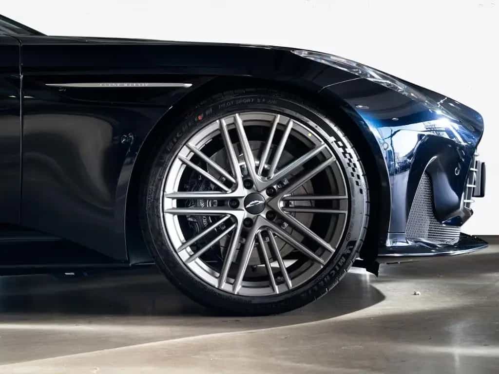 Aston Martin DB12 Volante Aston Martin Hamburg null-photo-3