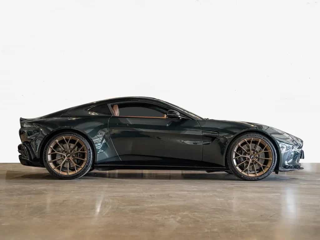 Aston Martin V8 Vantage Vantage V8 Coupe Aston Martin Hamburg null-photo-13