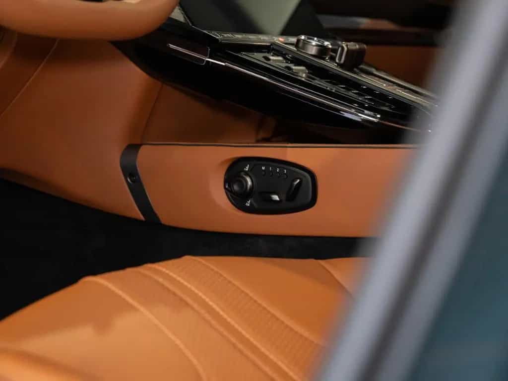 Aston Martin V8 Vantage Vantage V8 Coupe Aston Martin Hamburg null-photo-25