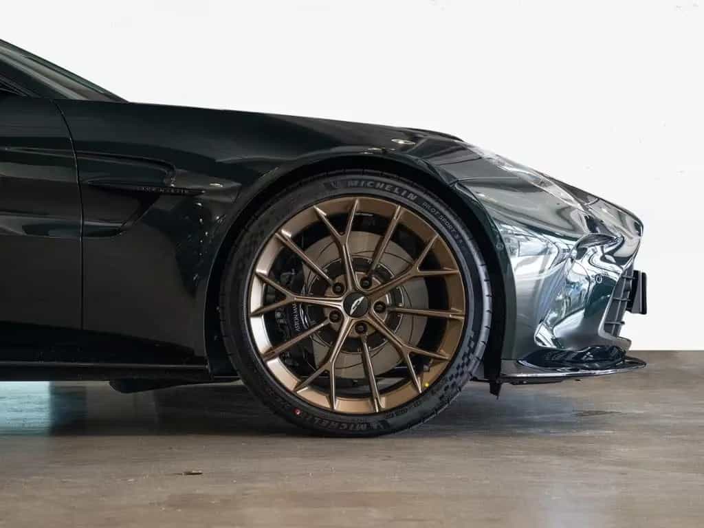 Aston Martin V8 Vantage Vantage V8 Coupe Aston Martin Hamburg null-photo-3