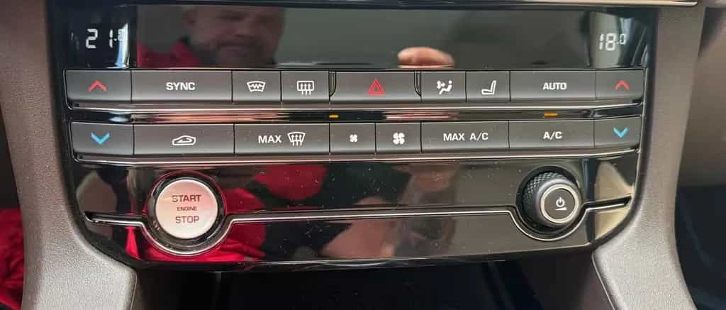 Jaguar F-Pace F Prestige AWD Rückfahrkamera AHK PDC 09/2018-photo-16