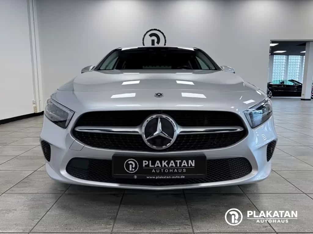 Mercedes-Benz A 200 Assist LED Kamera 360 Burmester 1Hand 09/2018-photo-1