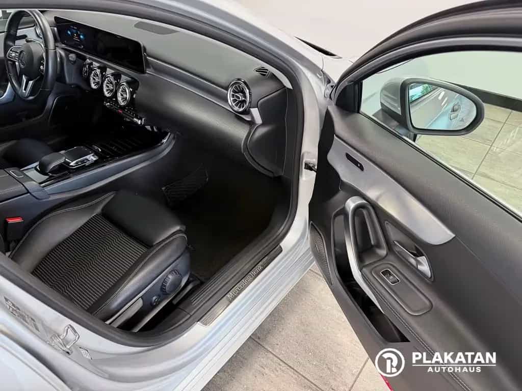 Mercedes-Benz A 200 Assist LED Kamera 360 Burmester 1Hand 09/2018-photo-11