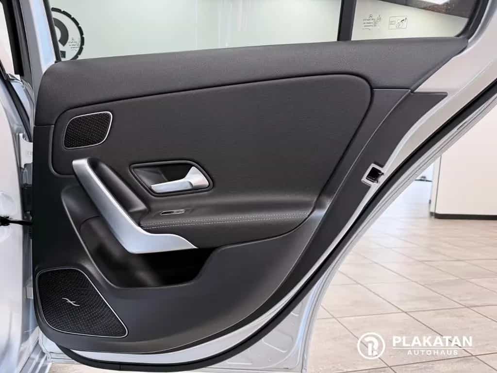 Mercedes-Benz A 200 Assist LED Kamera 360 Burmester 1Hand 09/2018-photo-13