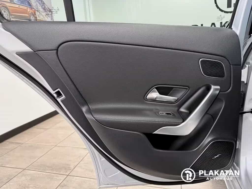 Mercedes-Benz A 200 Assist LED Kamera 360 Burmester 1Hand 09/2018-photo-14