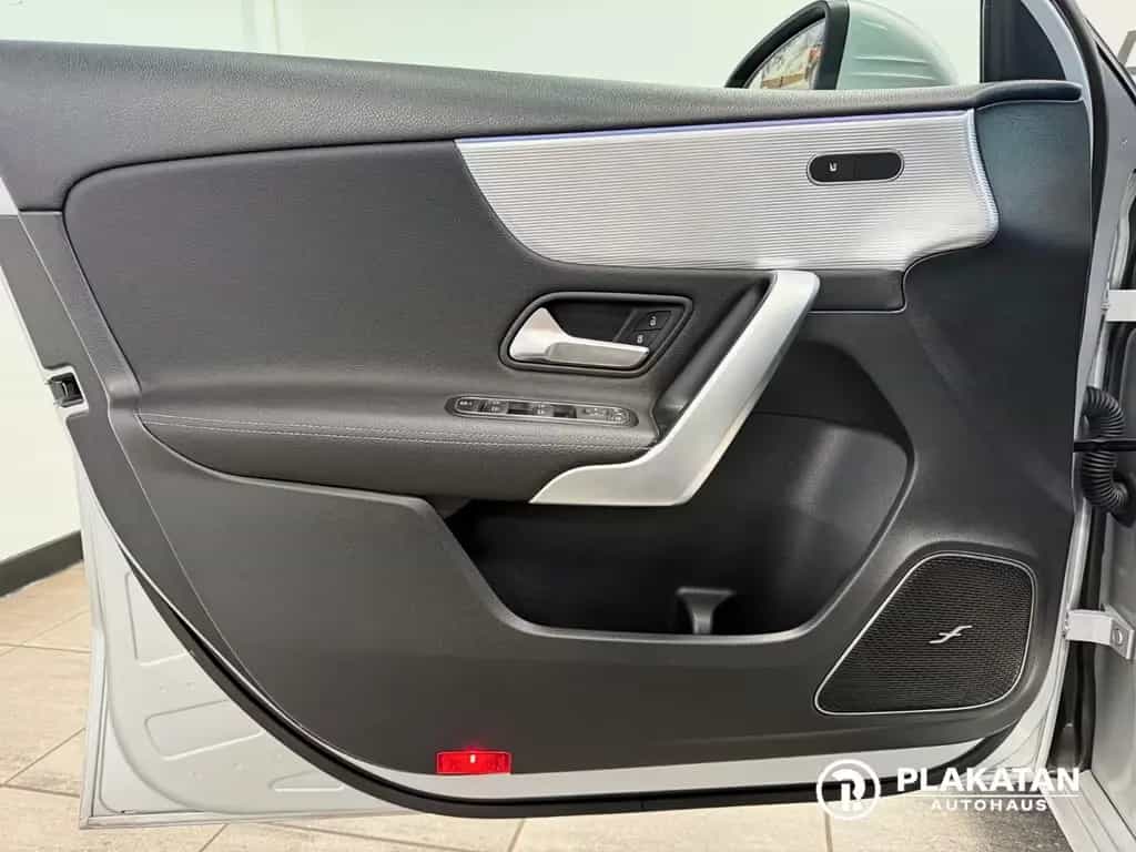 Mercedes-Benz A 200 Assist LED Kamera 360 Burmester 1Hand 09/2018-photo-15