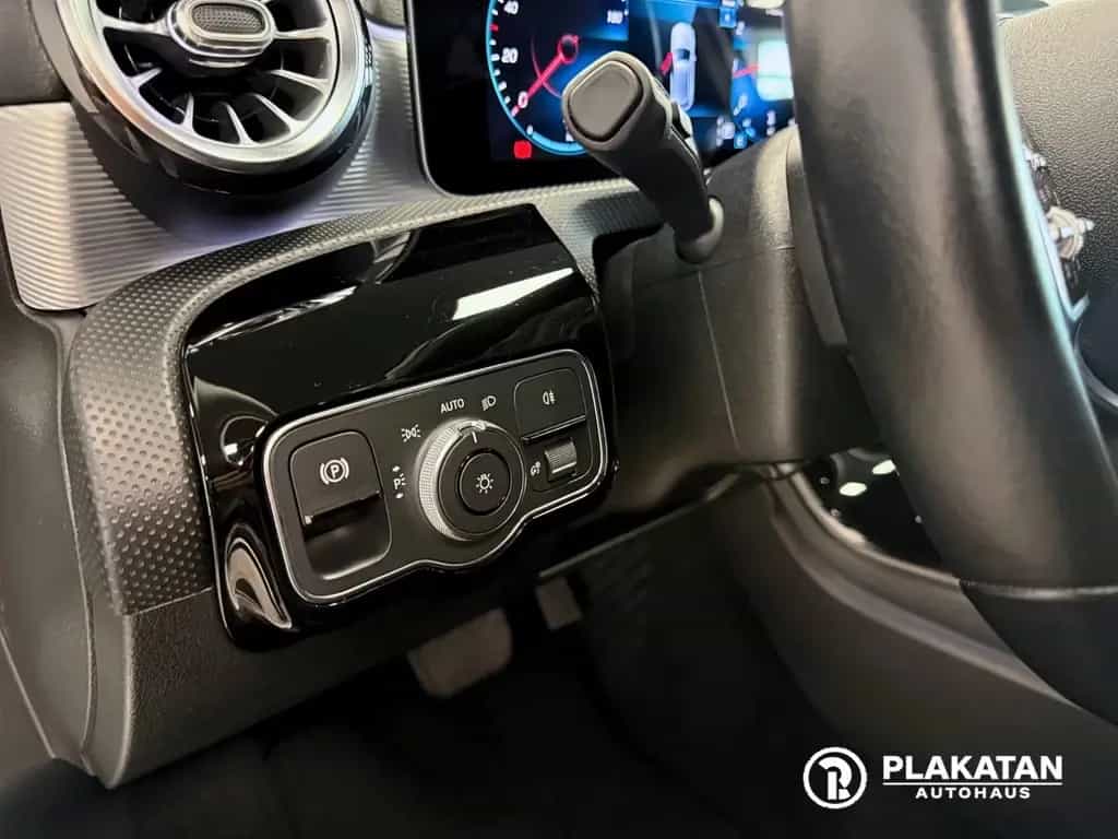 Mercedes-Benz A 200 Assist LED Kamera 360 Burmester 1Hand 09/2018-photo-18