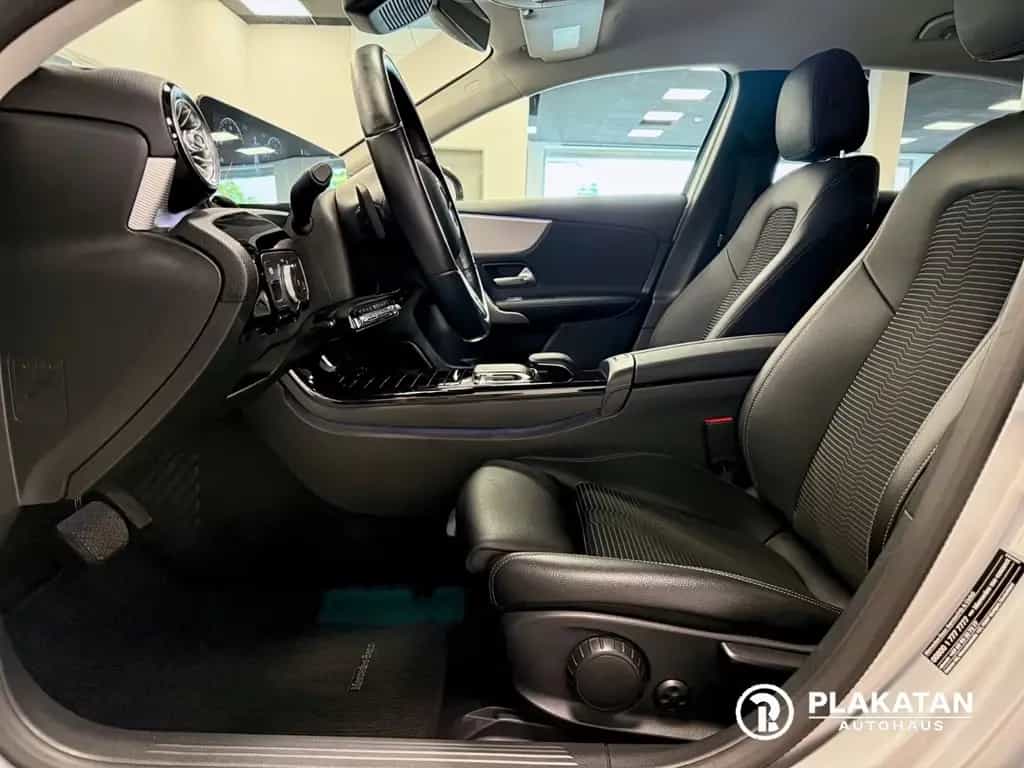 Mercedes-Benz A 200 Assist LED Kamera 360 Burmester 1Hand 09/2018-photo-19