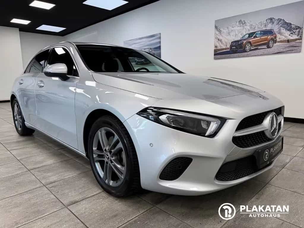 Mercedes-Benz A 200 Assist LED Kamera 360 Burmester 1Hand 09/2018-photo-2