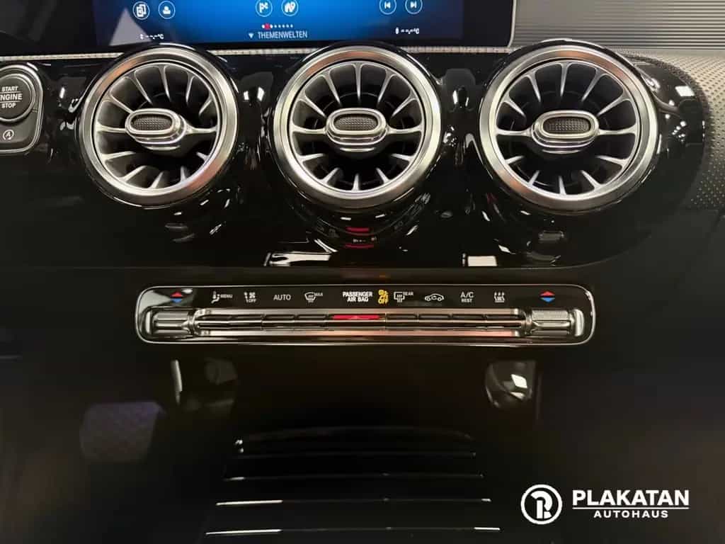 Mercedes-Benz A 200 Assist LED Kamera 360 Burmester 1Hand 09/2018-photo-29