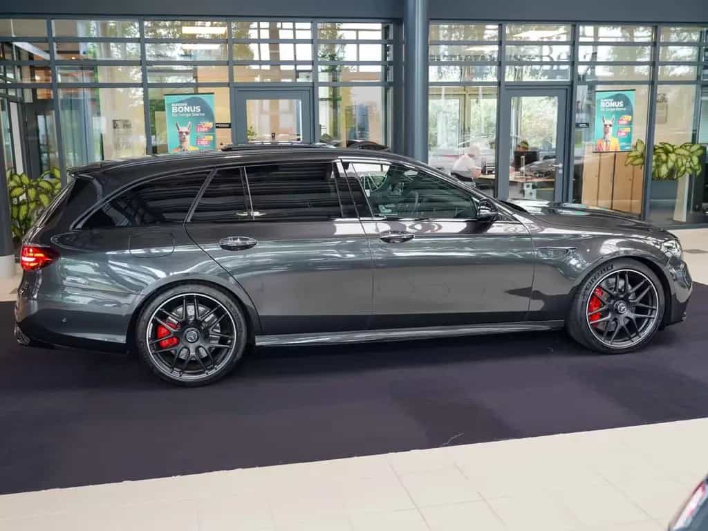Mercedes-Benz E 63 AMG S T 4M+ Night Kreuzspeiche Head-up Pano 06/2022-photo-2