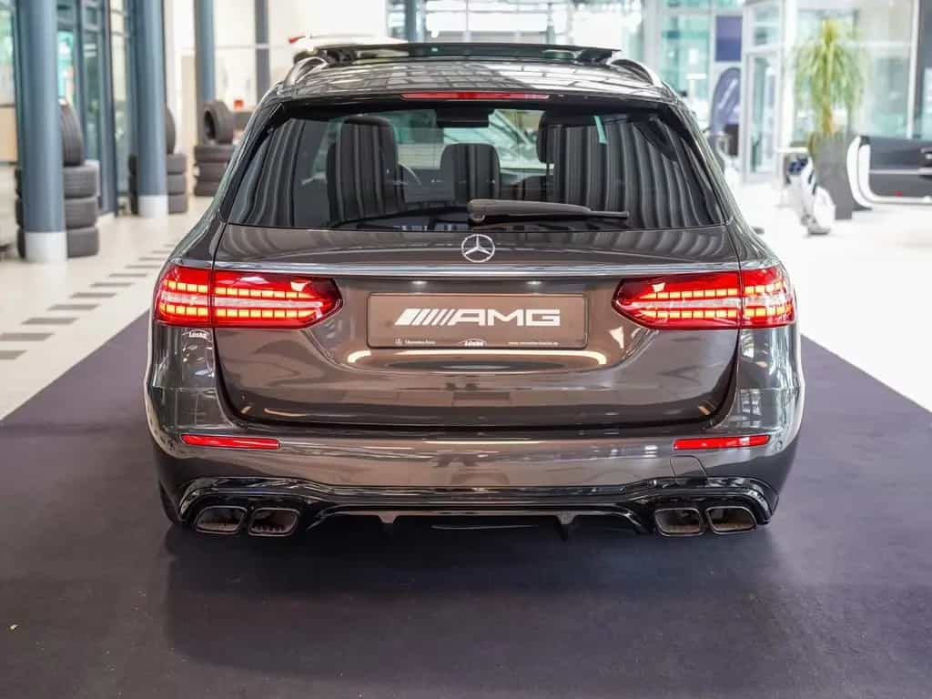Mercedes-Benz E 63 AMG S T 4M+ Night Kreuzspeiche Head-up Pano 06/2022-photo-4