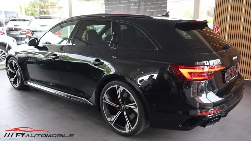 Audi RS4 2.9 TFSI quattro Carbon* Kam.* LED* Garantie 08/2019-photo-3