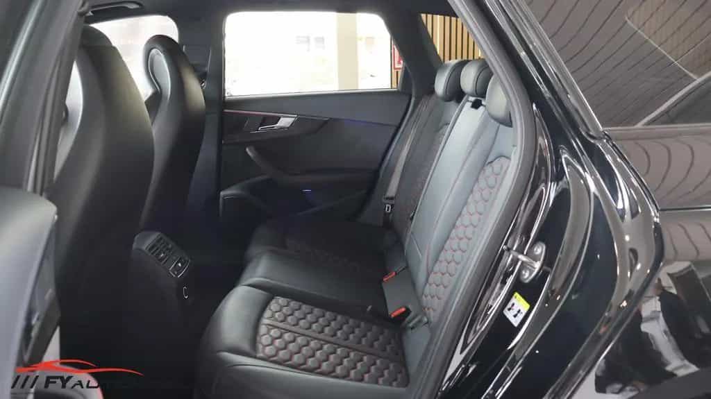 Audi RS4 2.9 TFSI quattro Carbon* Kam.* LED* Garantie 08/2019-photo-36