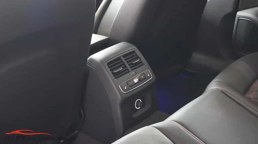Audi RS4 2.9 TFSI quattro Carbon* Kam.* LED* Garantie 08/2019-photo-37