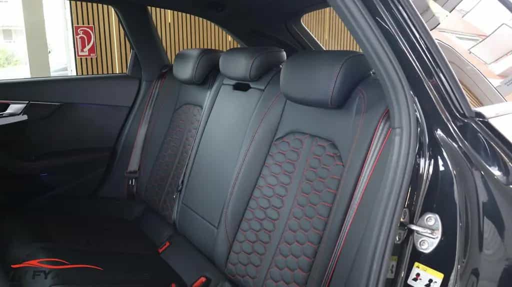 Audi RS4 2.9 TFSI quattro Carbon* Kam.* LED* Garantie 08/2019-photo-38