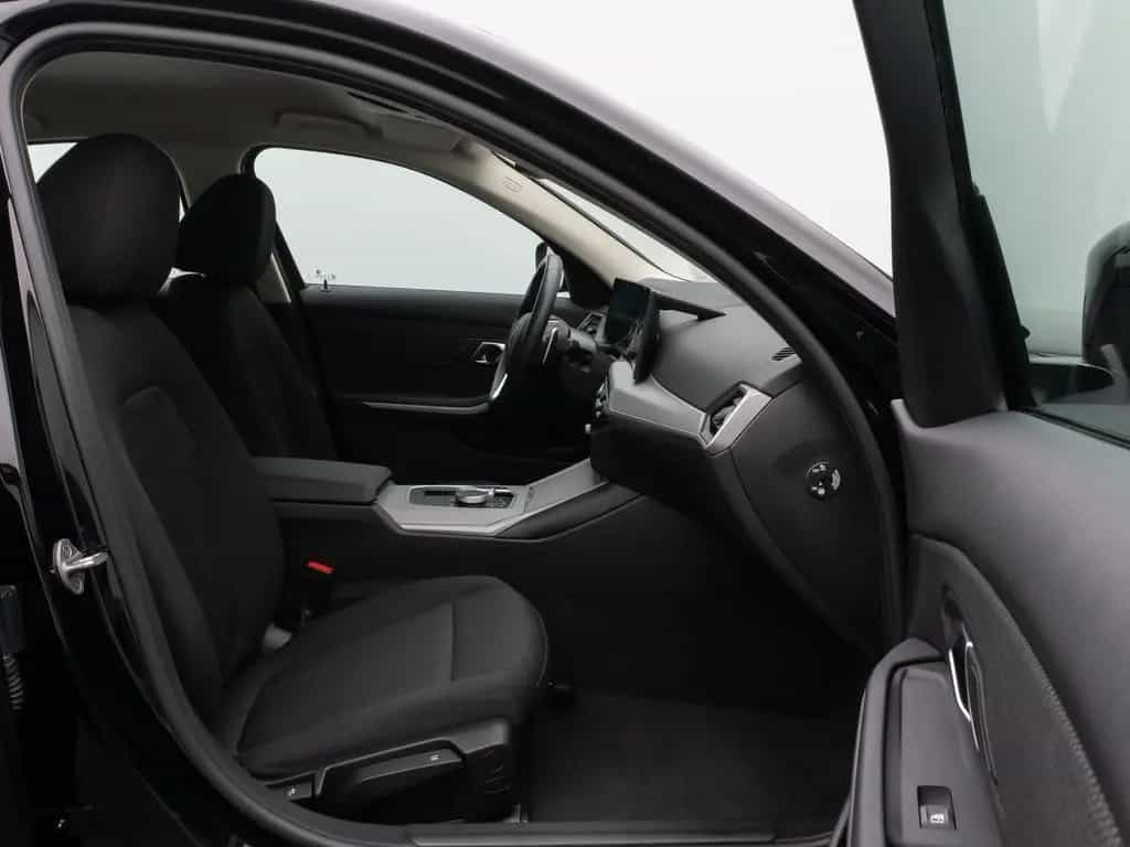 BMW 318 i DAB PDC Widscreen Geschwindigkeitsreg LED 10/2024-photo-23