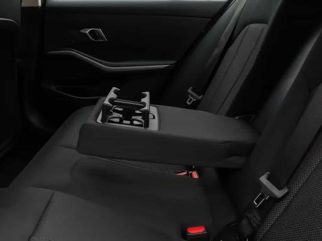 BMW 318 i DAB PDC Widscreen Geschwindigkeitsreg LED 10/2024-photo-26