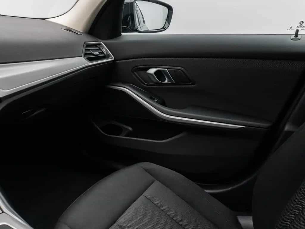 BMW 318 i DAB PDC Widscreen Geschwindigkeitsreg LED 10/2024-photo-31