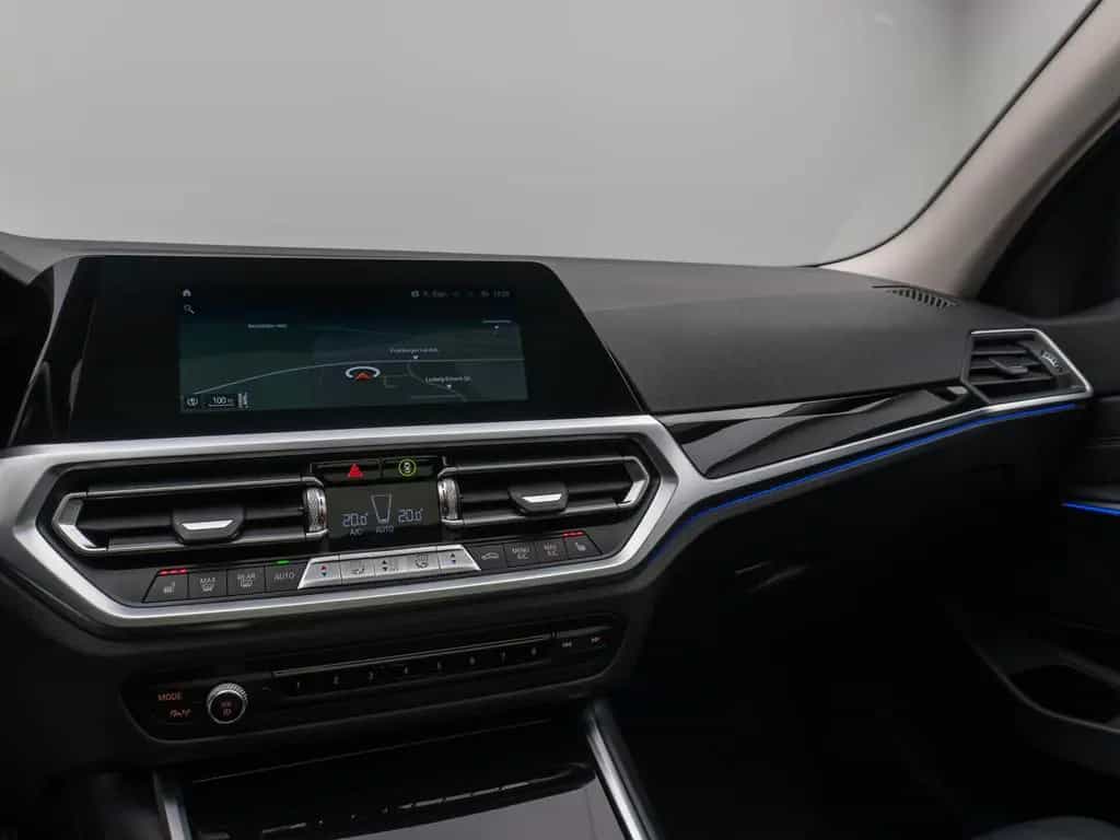BMW 320 d  Sport Line Panorama HUD DAB Lordos LED PDC 12/2020-photo-21