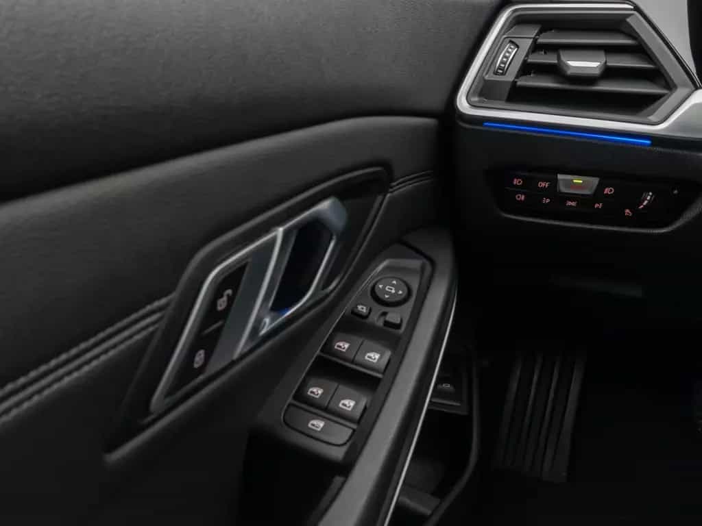 BMW 320 d  Sport Line Panorama HUD DAB Lordos LED PDC 12/2020-photo-35